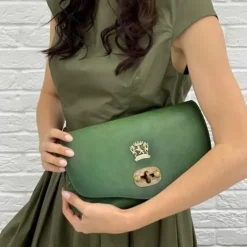 Damska listonoszka ze skóry z klapą "Castel Del Piano" B161