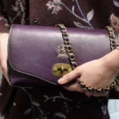 Damska listonoszka ze skóry z klapą "Castel Del Piano" B161