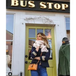 Elegancka i pięknie wykonana listonoszka skórzana damska "Pontremoli" B336