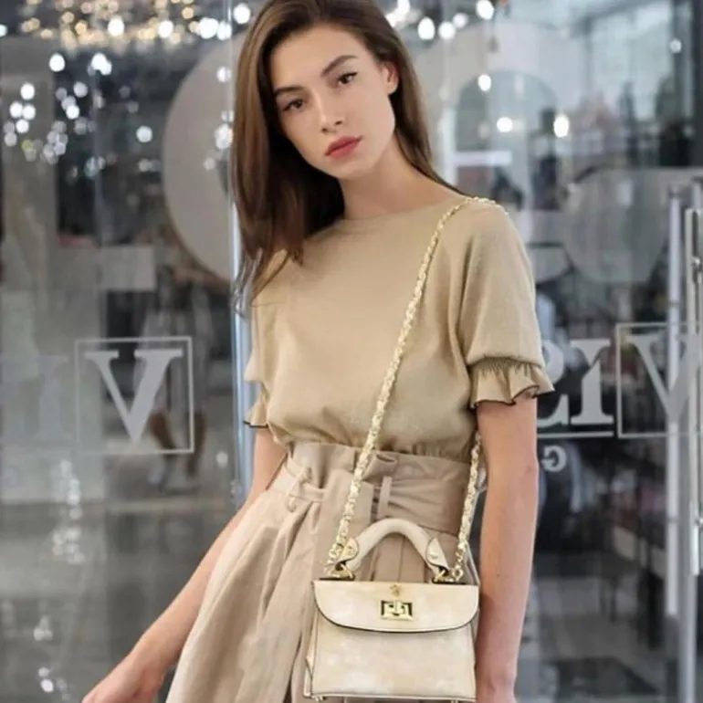 Mała elegancka torebka skórzana na rączce "Lucignano" R280/20