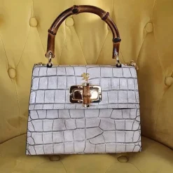 Mała torebka skórzana z wzorem "Castalia" K298/26