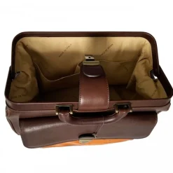 Skórzana torba lekarska z pocztówką