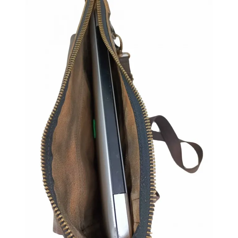 Skórzana torba na laptopa 14" przystosowana do trolley CZ