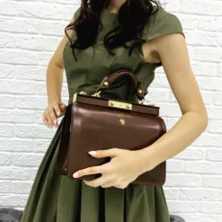 Zgrabna, wspaniale zaprojektowana skórzana torebka  "Vittoria Colonna" R153